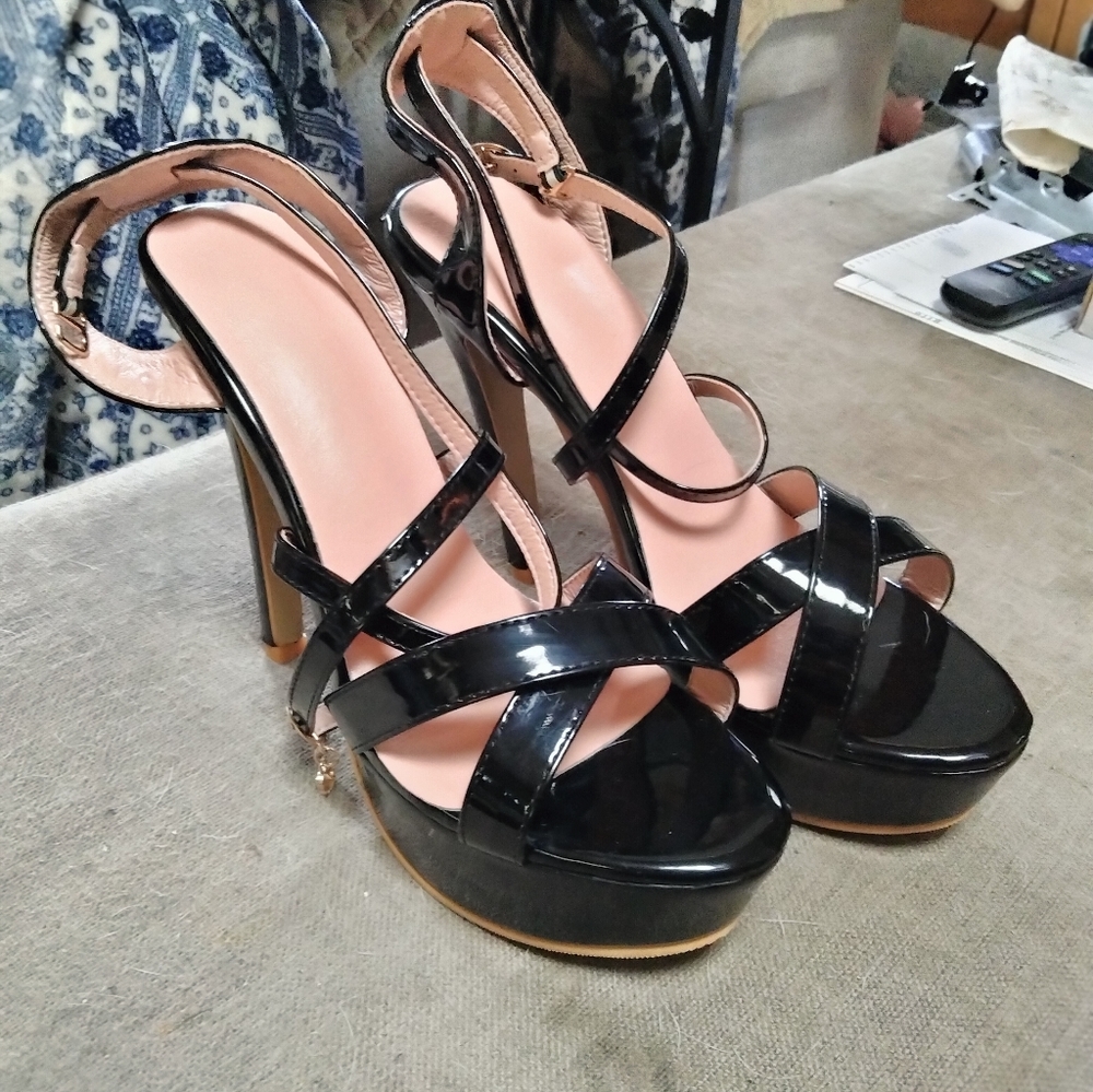 Strappy pumps